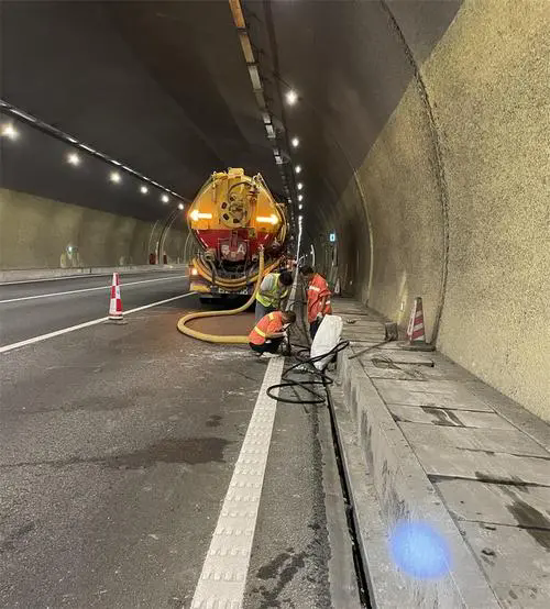 安州隧道排水渠清淤